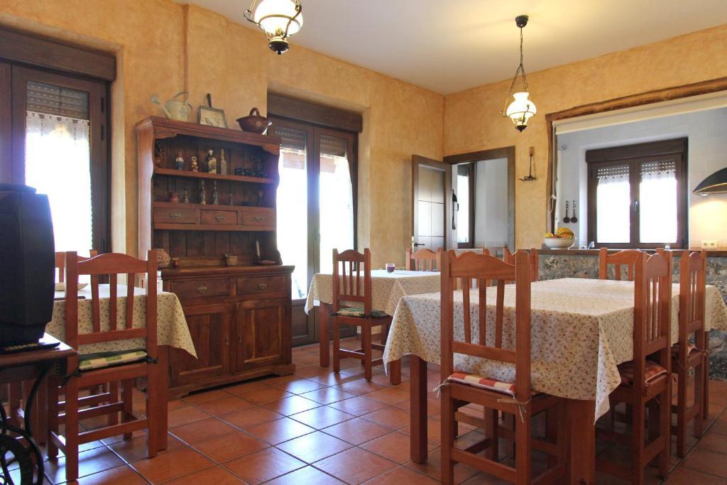 Hotel Los Arrenes De Tarancueña Extérieur photo